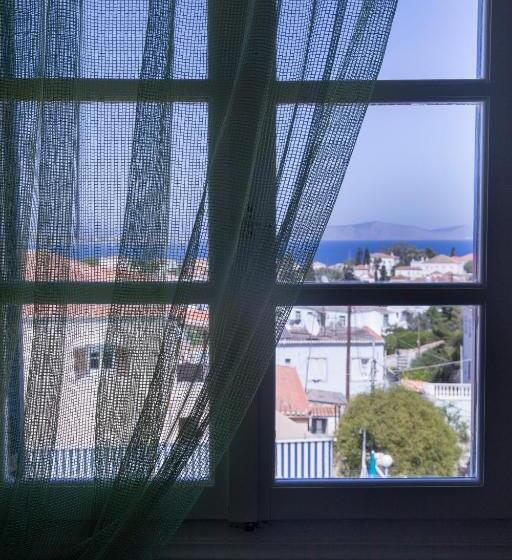 חדר סטנדרט לארבעה, Bay's