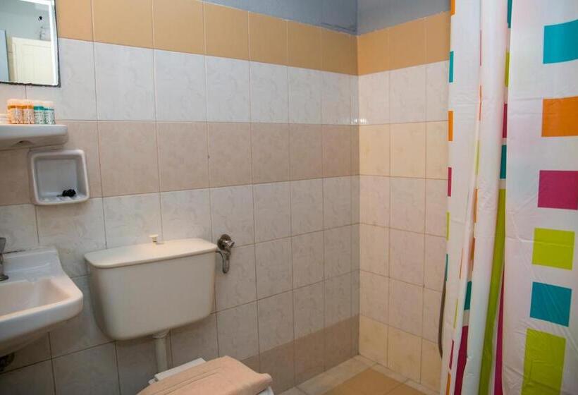 חדר סטנדרט לארבעה, Bay's