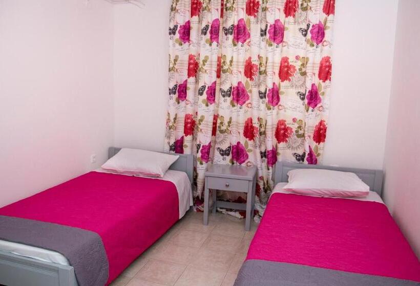 חדר סטנדרט לארבעה, Bay's