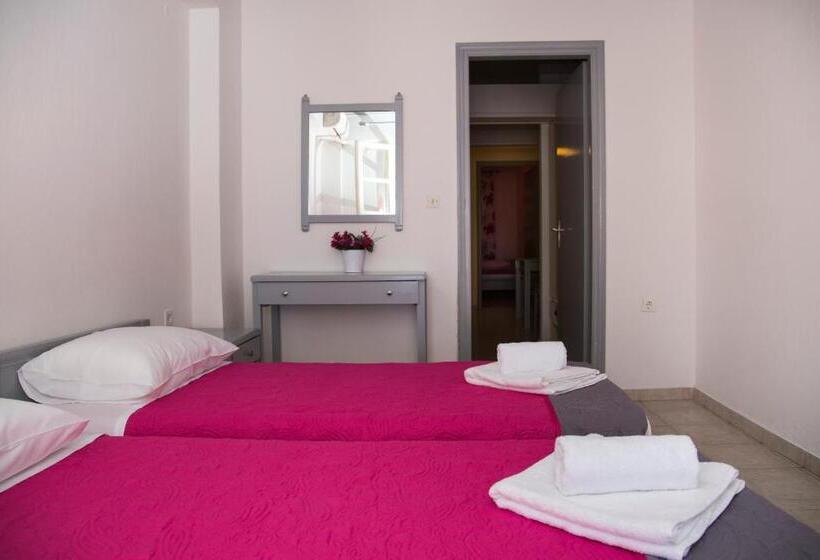 חדר סטנדרט לארבעה, Bay's