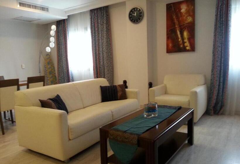 سوئیت با تخت بزرگ, Benin Royal