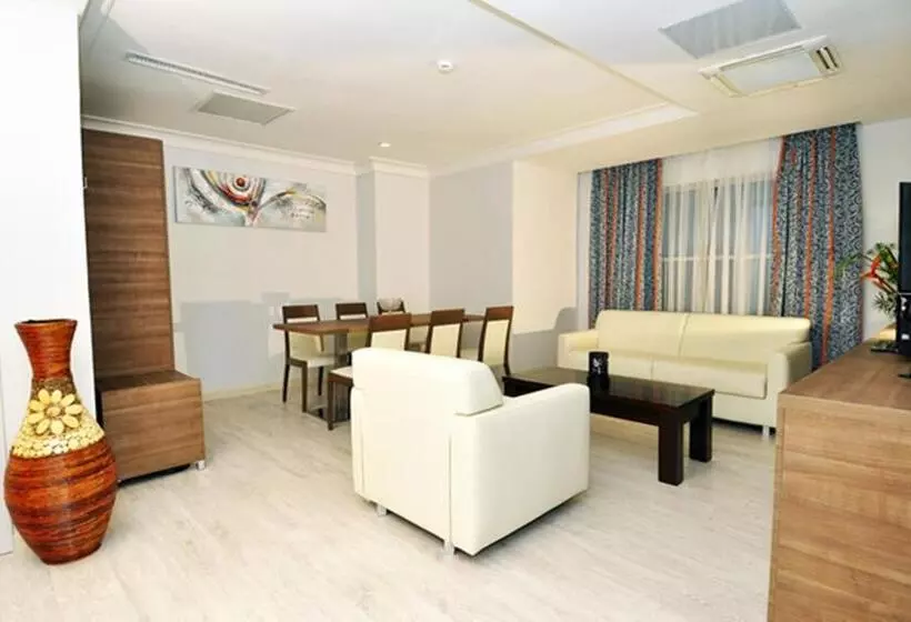 سوئیت با تخت بزرگ, Benin Royal