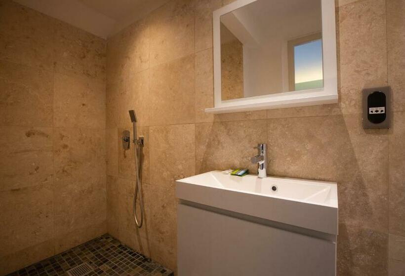 سوییت جونیور, Centr