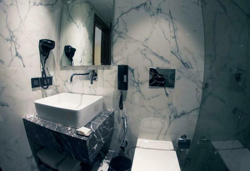 Номер Deluxe, Connaught Royale