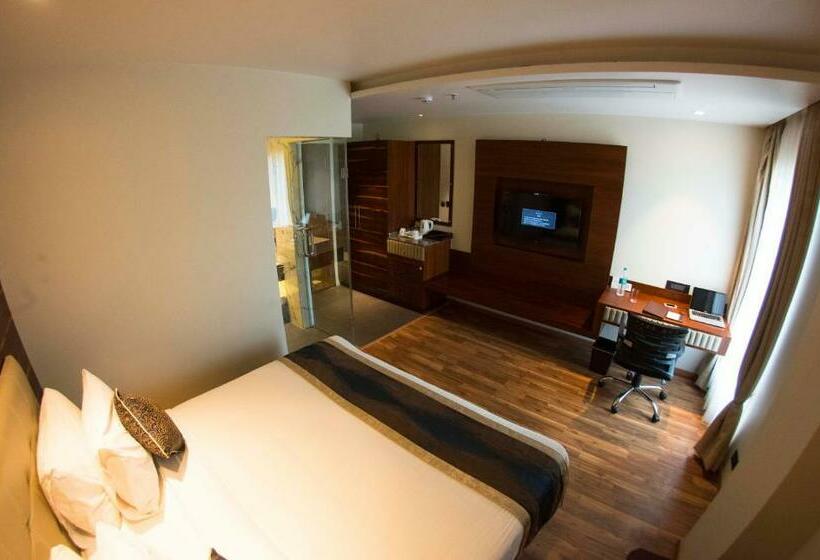 Номер Премиум, Connaught Royale