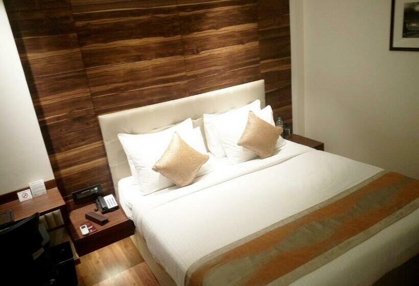 Номер Deluxe, Connaught Royale