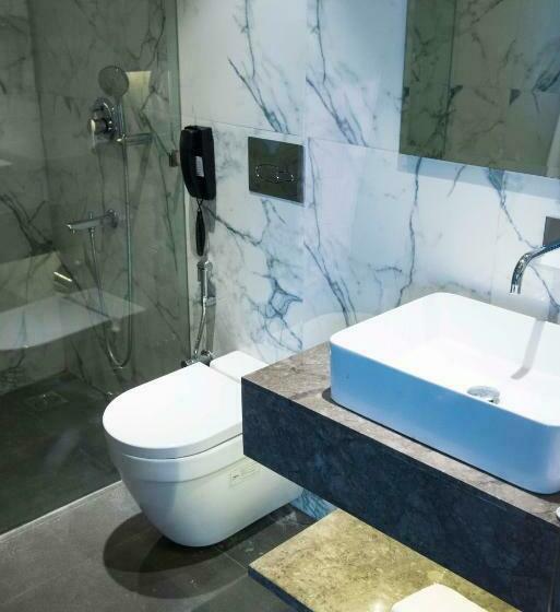 Номер Премиум, Connaught Royale