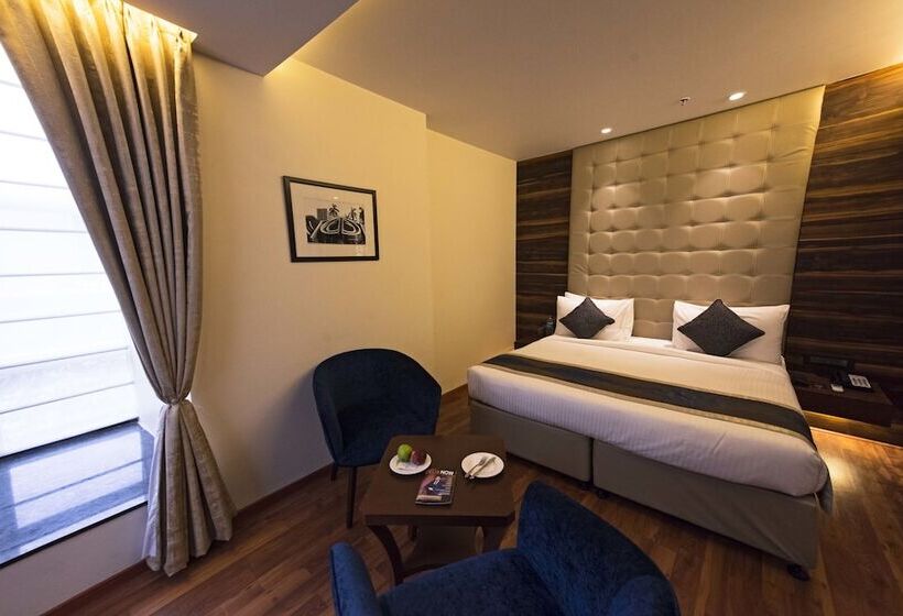 Номер Премиум, Connaught Royale