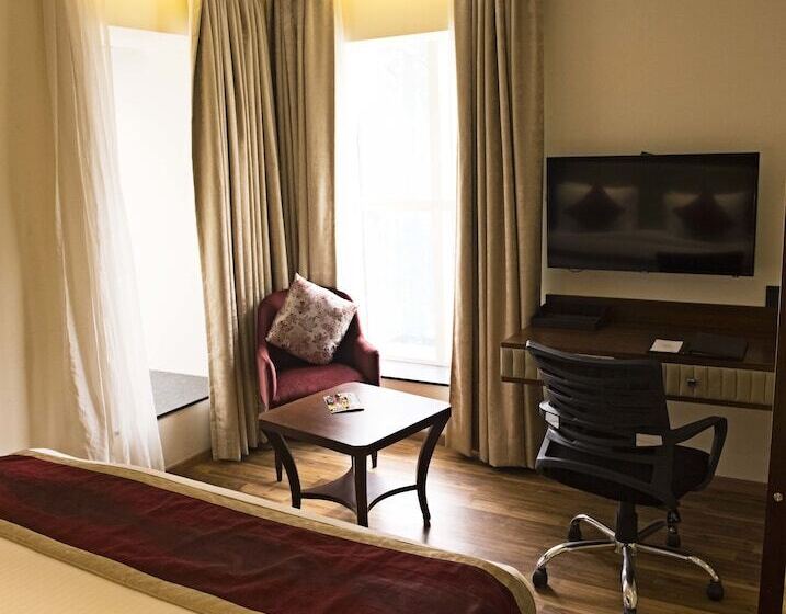 Номер Премиум, Connaught Royale