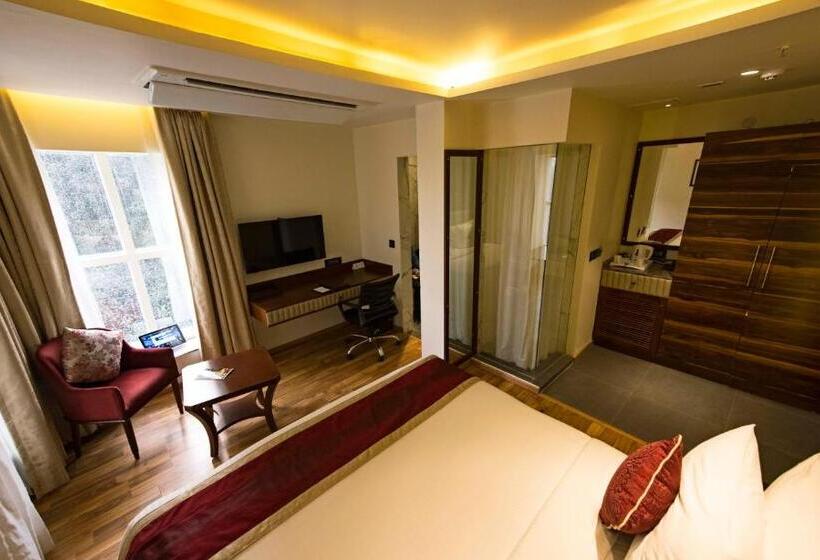 Номер Executive, Connaught Royale