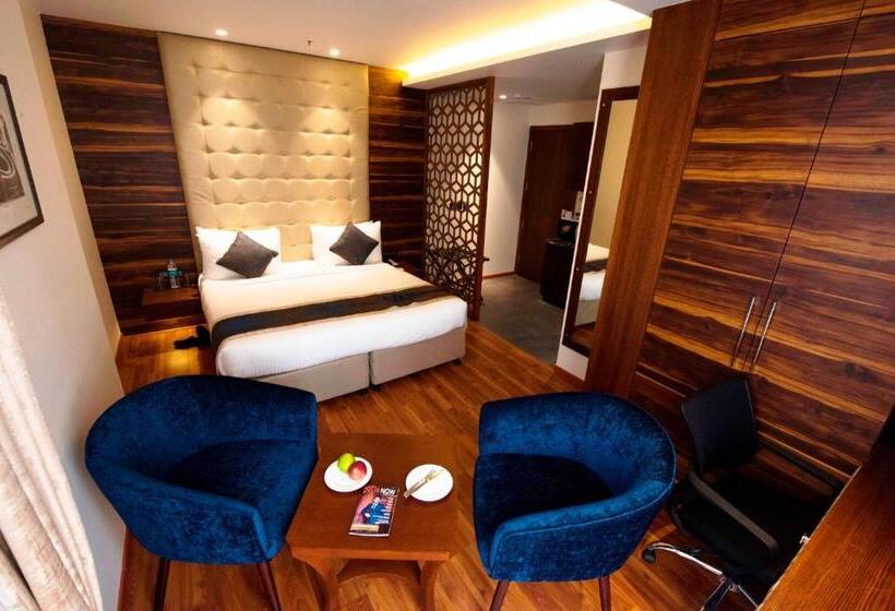 Студия Стандарт, Connaught Royale