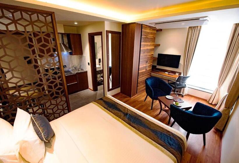 Студия Стандарт, Connaught Royale