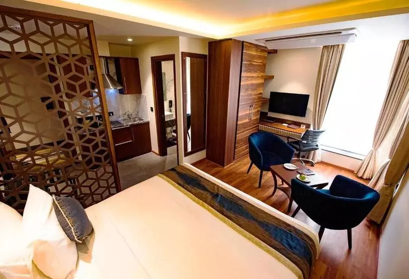 Standard-studio, Connaught Royale