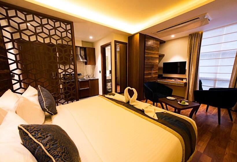 استودیوی استاندارد, Connaught Royale