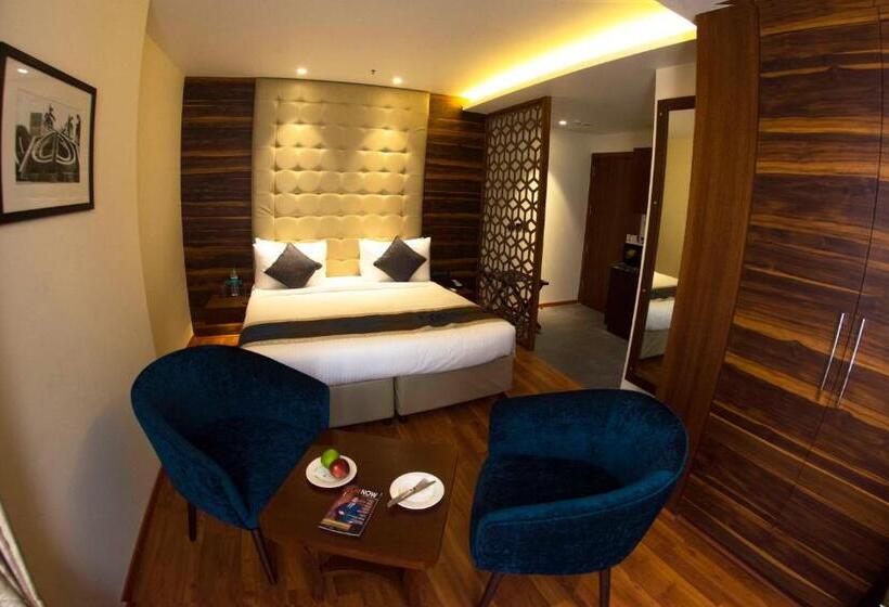 Студия Стандарт, Connaught Royale