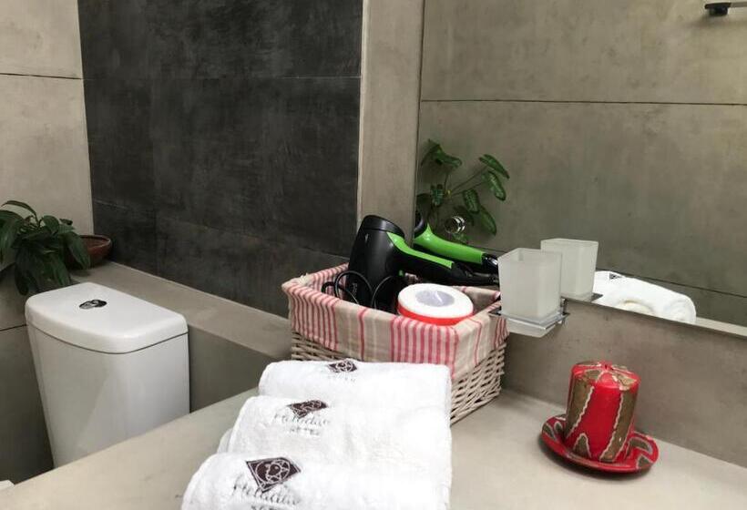 수피리어 패밀리 룸, Heladiv