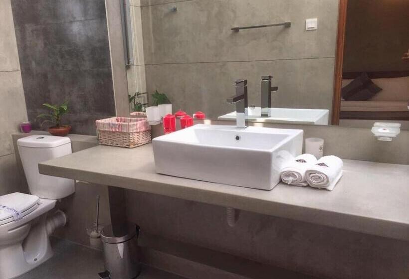 수피리어 패밀리 룸, Heladiv