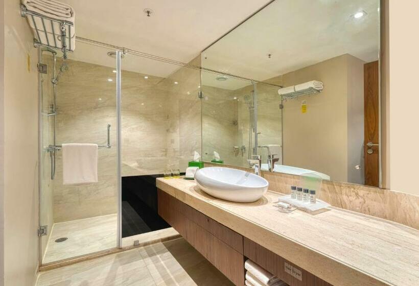 Номер Deluxe Кровать Кинг, Holiday Inn Kolkata Airport, An Ihg