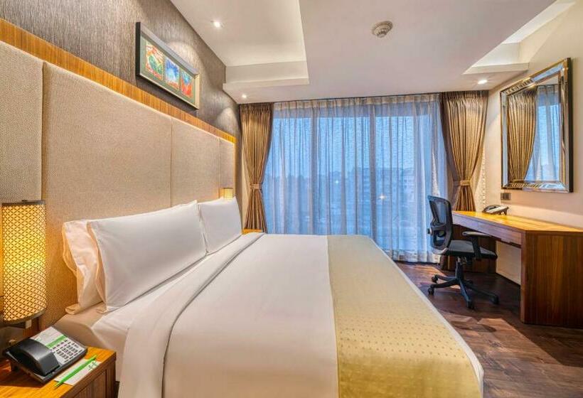 Номер Deluxe Кровать Кинг, Holiday Inn Kolkata Airport, An Ihg