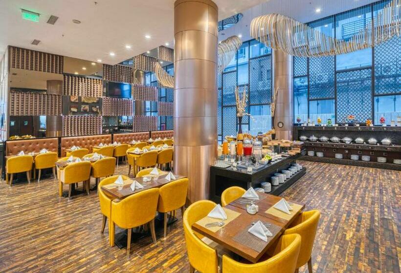 Номер Deluxe Кровать Кинг, Holiday Inn Kolkata Airport, An Ihg