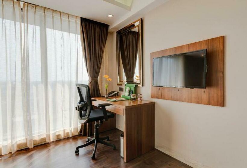 Номер Deluxe Кровать Кинг, Holiday Inn Kolkata Airport, An Ihg