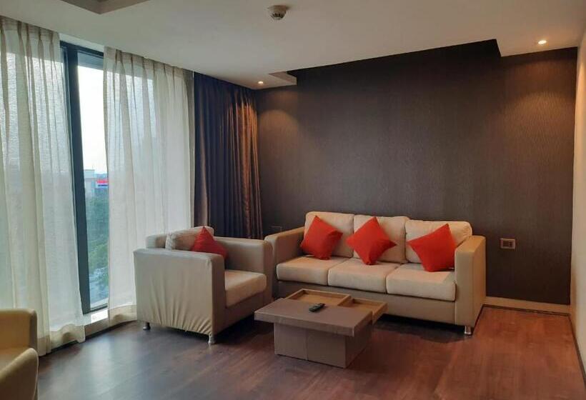 Люкс Executive Кровать Кинг, Holiday Inn Kolkata Airport, An Ihg