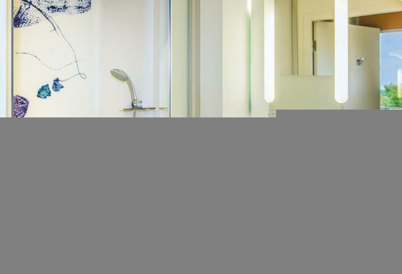 חדר סטנדרט לשלושה, Ibis Budget Saint Quentin Yvelines   Vélodrome