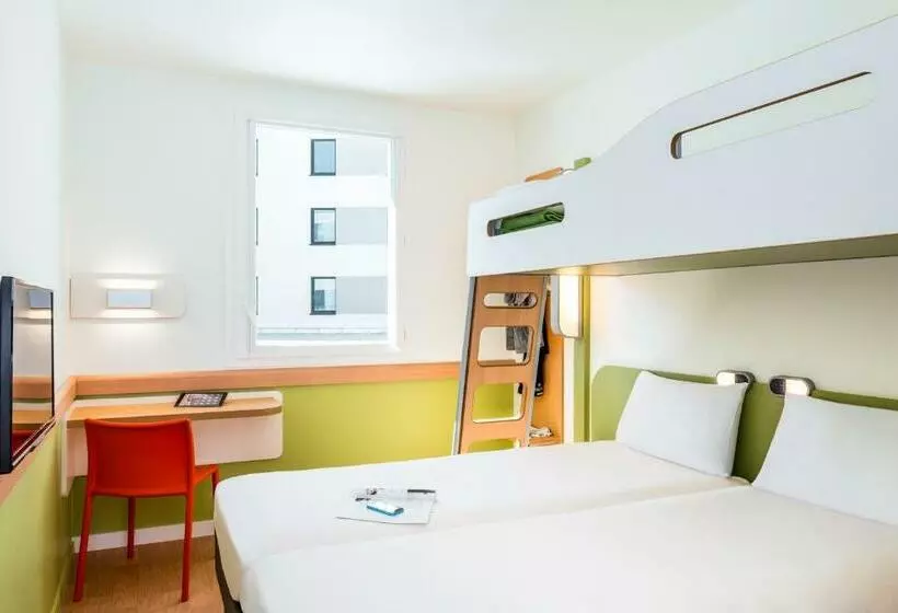 Triple Standard Room with Bunk Beds, Ibis Budget Saint Quentin Yvelines Vélodrome