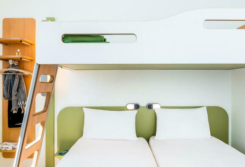 חדר סטנדרט לשלושה עם מיטת קומתיים, Ibis Budget Saint Quentin Yvelines   Vélodrome