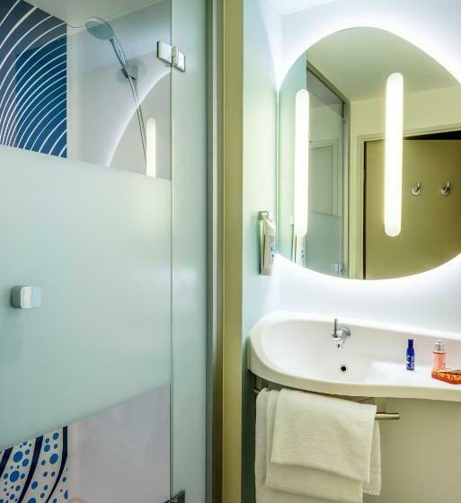 חדר סטנדרט לשלושה עם מיטת קומתיים, Ibis Budget Saint Quentin Yvelines   Vélodrome