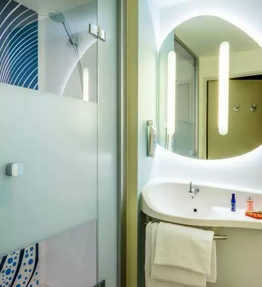Triple Standard Room with Bunk Beds, Ibis Budget Saint Quentin Yvelines Vélodrome