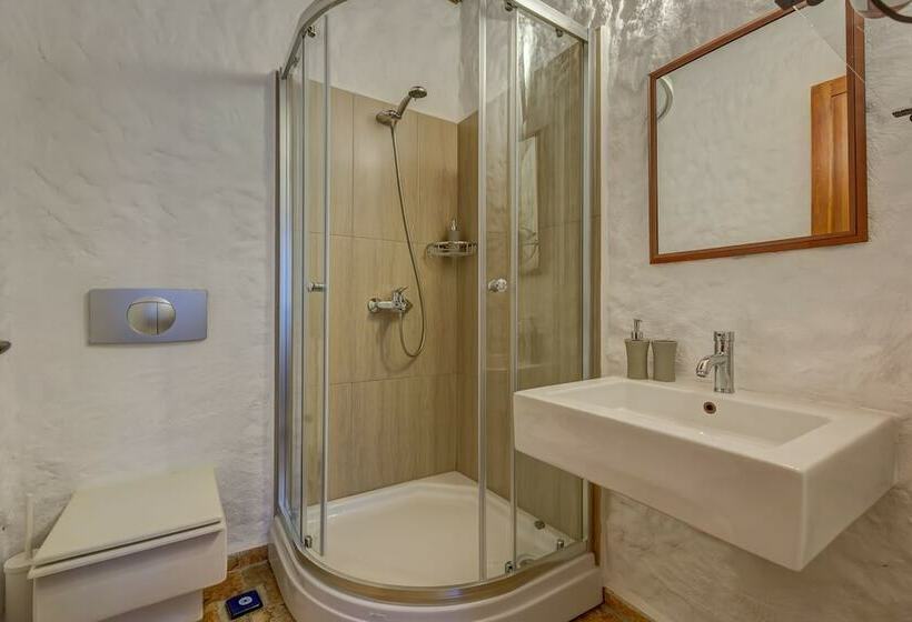 Standard Szoba Erkéllyel, Lale Lodge