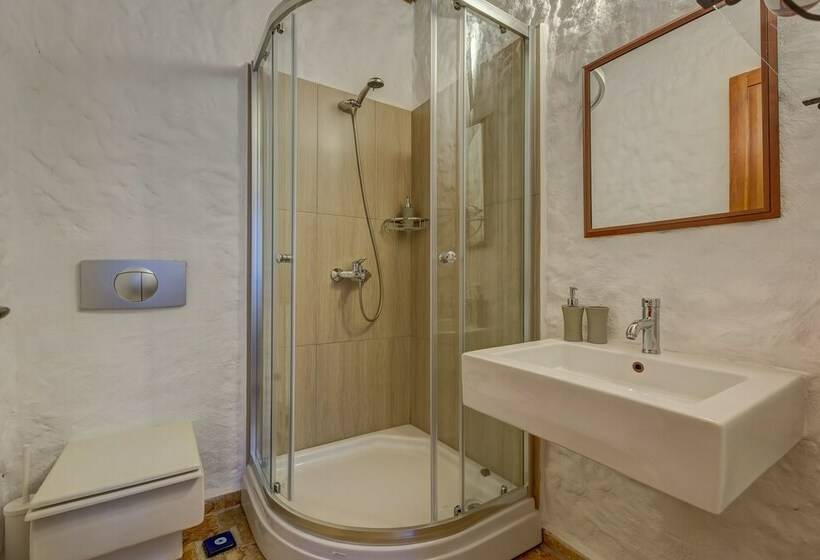 Standard Szoba, Lale Lodge