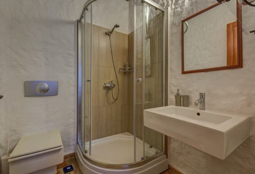 Standard Szoba, Lale Lodge