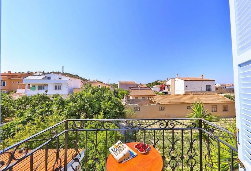 Standard Szoba Erkéllyel, Lale Lodge