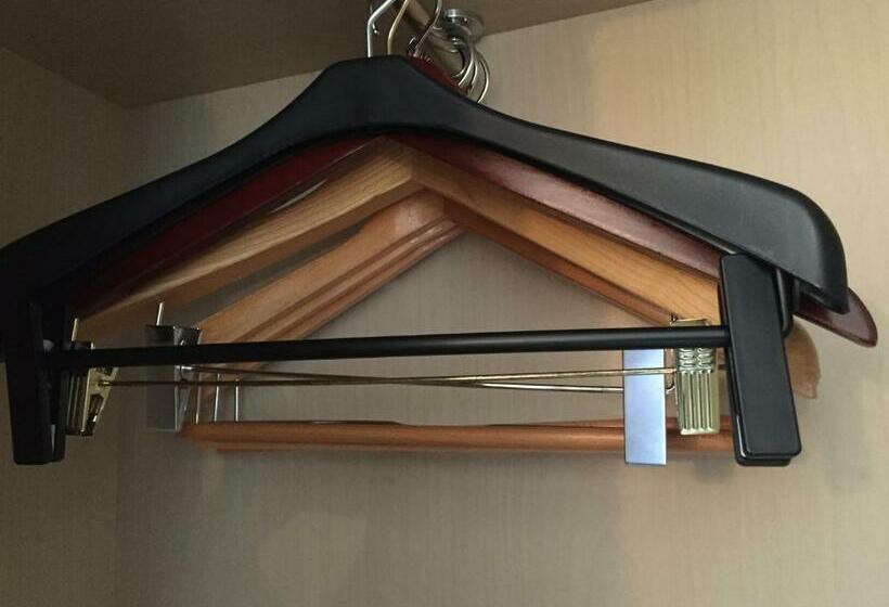 غرفة قياسية, Socia