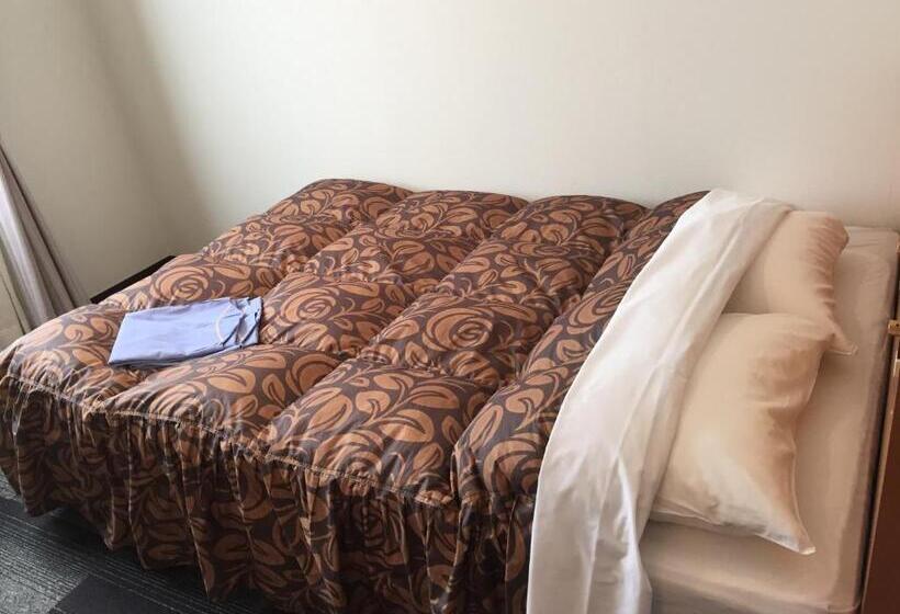 غرفة قياسية, Socia