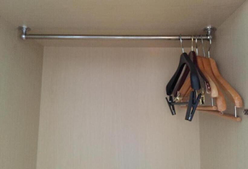 غرفة قياسية, Socia