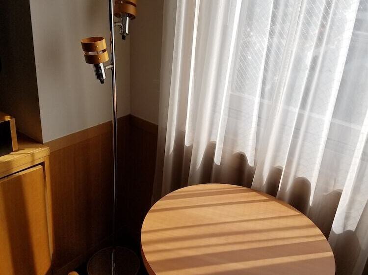 غرفة قياسية, Socia