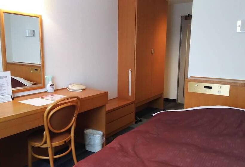 חדר סטנדרט יחיד, Socia