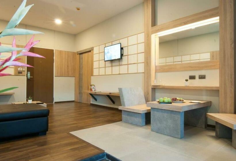 جناح مزوَّد بشرفة, The Zenith Residence