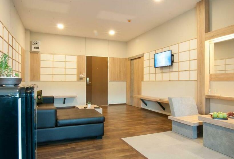 جناح مزوَّد بشرفة, The Zenith Residence