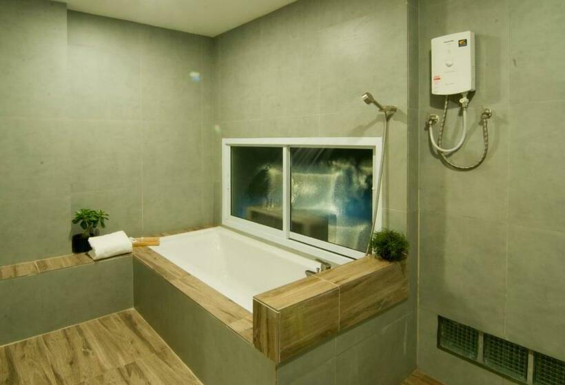 جناح مزوَّد بشرفة, The Zenith Residence