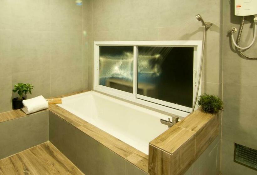 جناح مزوَّد بشرفة, The Zenith Residence