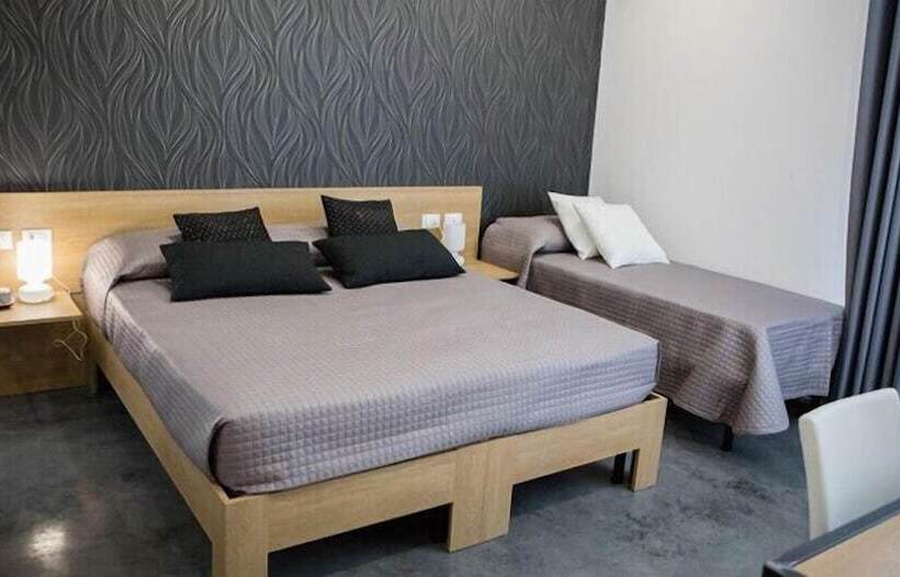 اتاق سوپریور سه تخته, Abraxia Guest House
