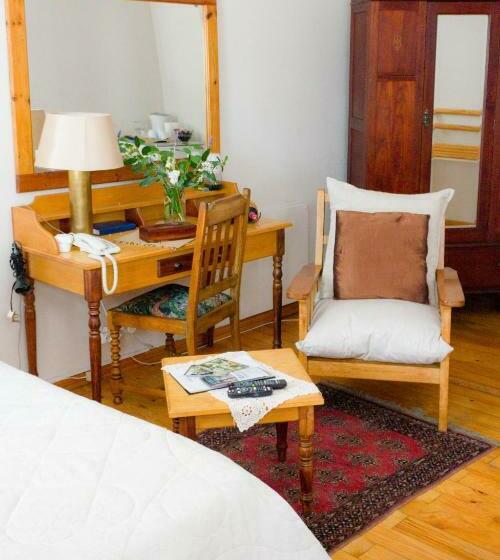 اتاق استاندارد, Adley House