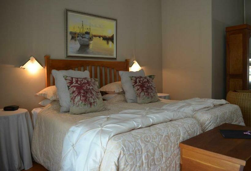 اتاق لوکس, Adley House