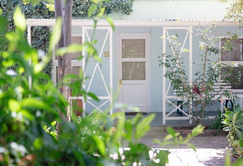 اتاق لوکس, Adley House