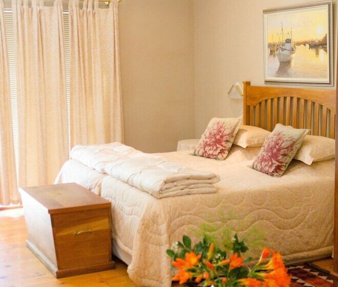 اتاق استاندارد, Adley House