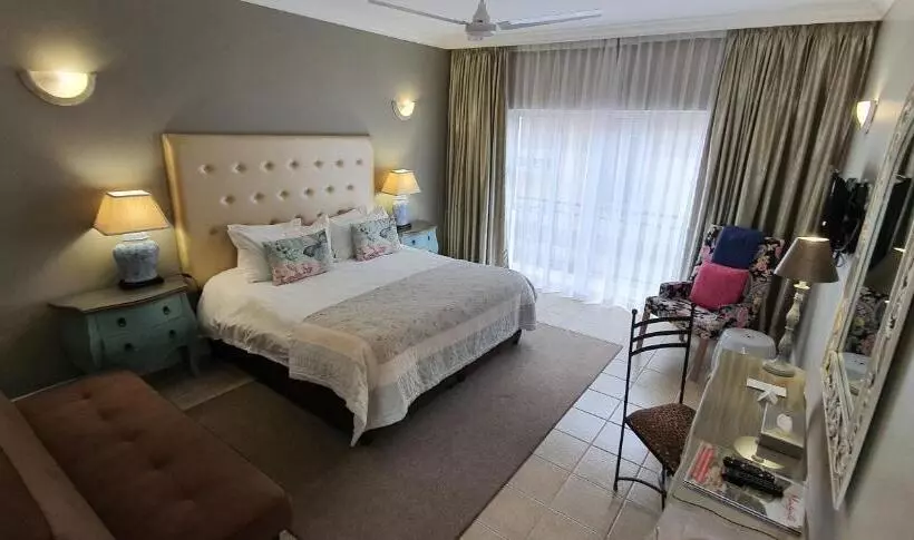Perhehuone, The Mandyville Jeffreys Bay